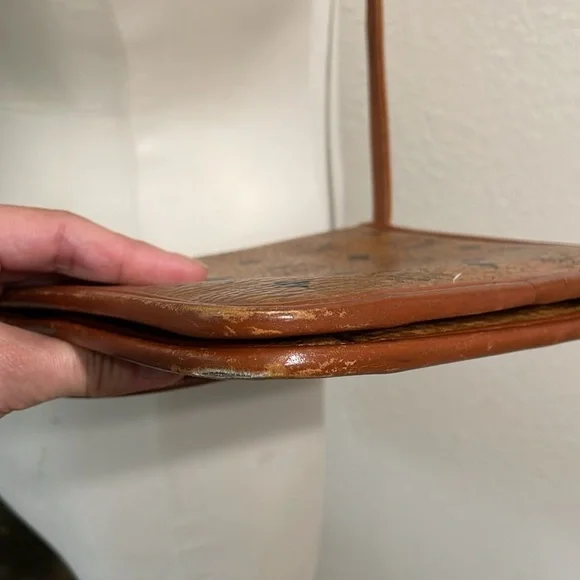 MCM leather crossbody purse - Picture 5 of 9